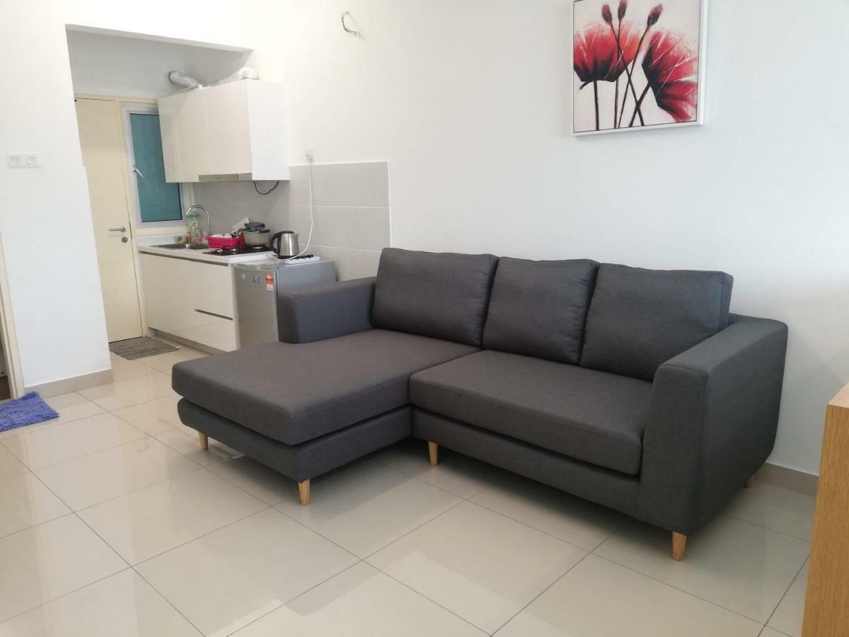 2 Carpark Gep 5 Star Hotel Bed & Sofa Studio Seri Kembangan Exteriör bild