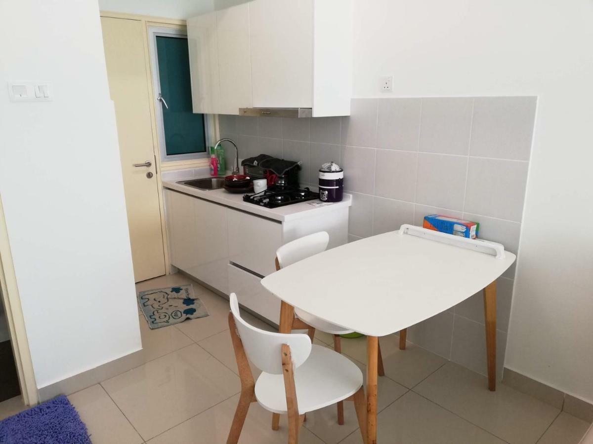 2 Carpark Gep 5 Star Hotel Bed & Sofa Studio Seri Kembangan Exteriör bild
