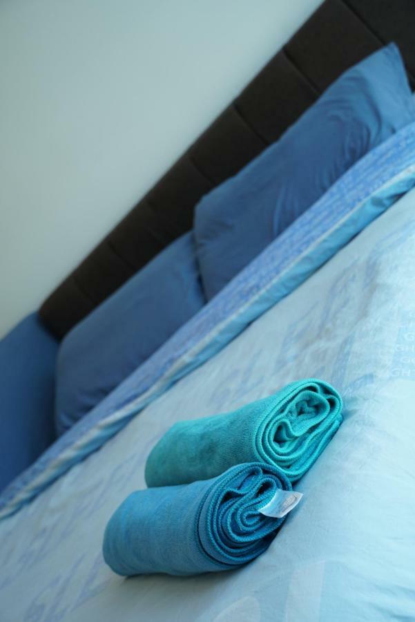 2 Carpark Gep 5 Star Hotel Bed & Sofa Studio Seri Kembangan Exteriör bild