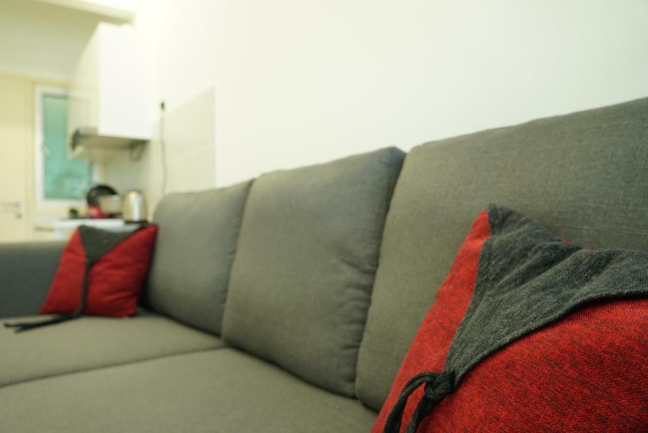 2 Carpark Gep 5 Star Hotel Bed & Sofa Studio Seri Kembangan Exteriör bild