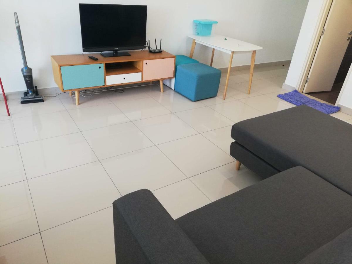 2 Carpark Gep 5 Star Hotel Bed & Sofa Studio Seri Kembangan Exteriör bild