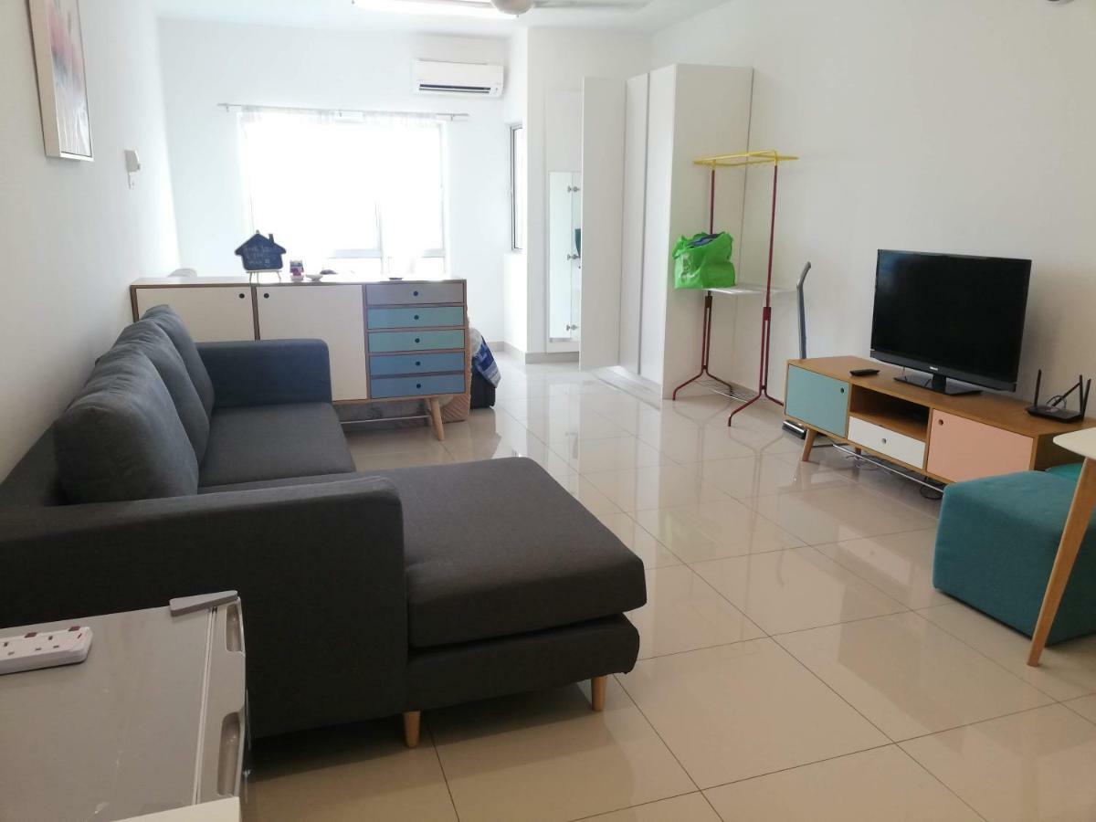 2 Carpark Gep 5 Star Hotel Bed & Sofa Studio Seri Kembangan Exteriör bild