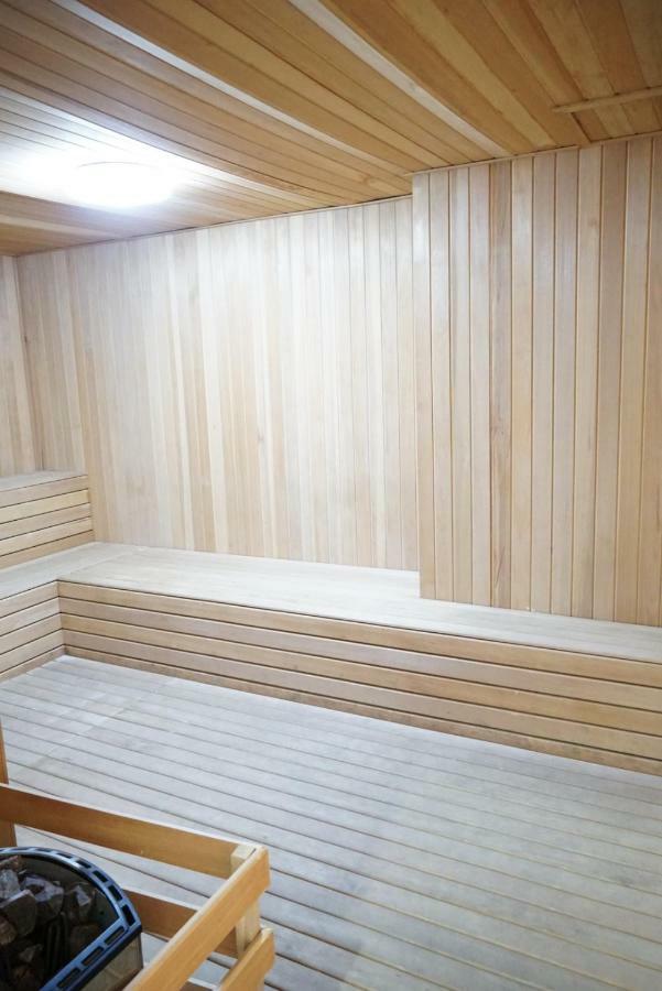 2 Carpark Gep 5 Star Hotel Bed & Sofa Studio Seri Kembangan Exteriör bild