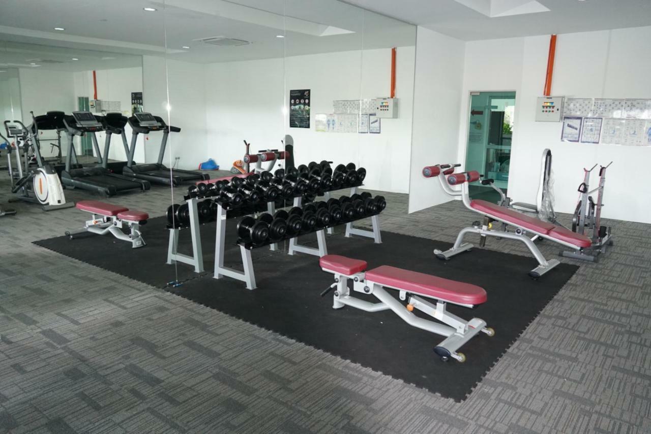 2 Carpark Gep 5 Star Hotel Bed & Sofa Studio Seri Kembangan Exteriör bild